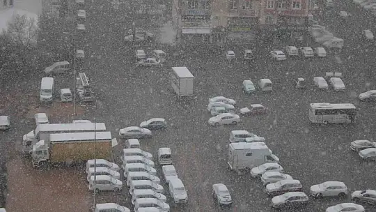 Kayseri'de kar ve şiddetli rüzgar