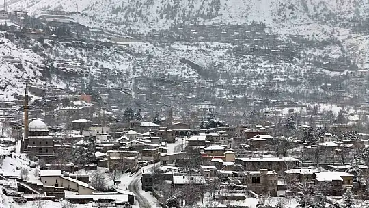 Kayseri'de kar yağışı etkili oldu