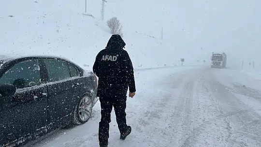 Kayseri'de kar yağışı sonrası mahsur kalan vatandaşlar kurtarıldı