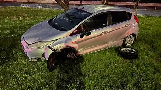 Kayseri'de kaza yapan sürücü otomobilini bırakıp kaçtı