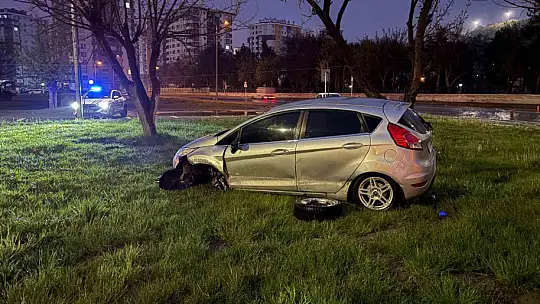 Kayseri'de kaza yapan sürücü otomobilini bırakıp kaçtı