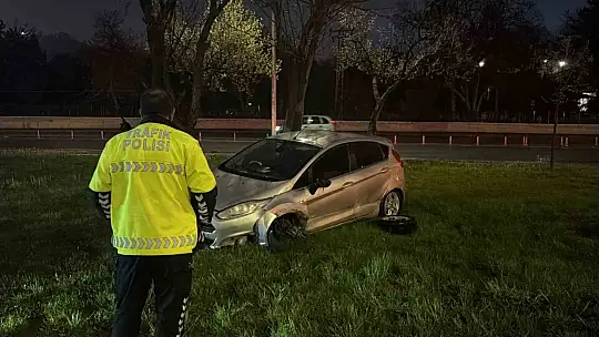Kayseri'de kaza yapan sürücü otomobilini bırakıp kaçtı