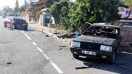 Kayseri'de kaza yapan Tofaş perte çıktı: 1 ölü, 3 yaralı