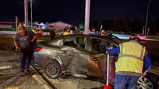 Kayseri'de kazaya karışan otomobilin sürücüsü kaçtı: 5 yaralı