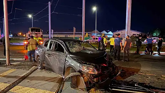 Kayseri'de kazaya karışan otomobilin sürücüsü kaçtı: 5 yaralı
