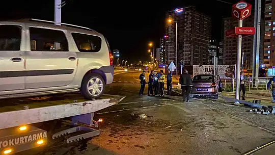 Kayseri'de kazaya karışan otomobilin sürücüsü kaçtı: 5 yaralı