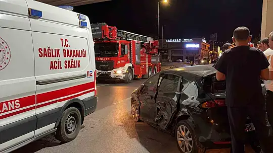 Kayseri'de kazaya karışan otomobil, çarpışmadan 200 metre sonra ancak durabildi: 1 yaralı
