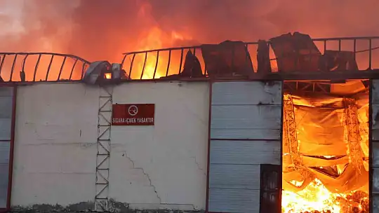 Flaş! Kayseri'de keçe fabrikasında feci yangın