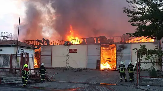 Flaş! Kayseri'de keçe fabrikasında feci yangın