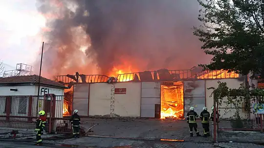 Flaş! Kayseri'de keçe fabrikasında feci yangın