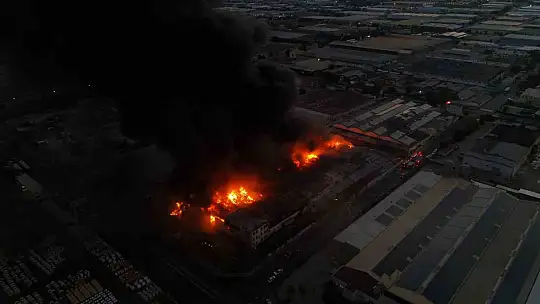 Flaş! Kayseri'de keçe fabrikasında feci yangın