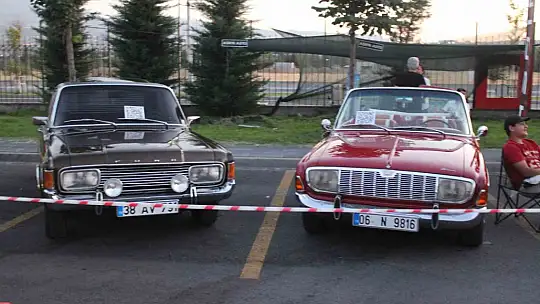 Kayseri'de klasik otomobiller sahne aldı