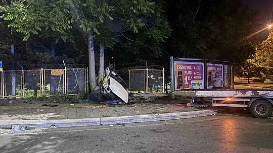 Kayseri'de kontrolden çıkan otomobil bahçeye uçtu: 3 yaralı