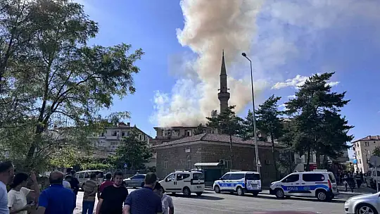 Kayseri'de korkutan çatı yangını