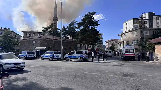 Kayseri'de korkutan çatı yangını