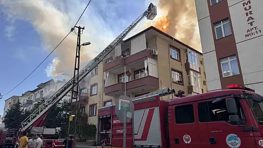 Kayseri'de korkutan çatı yangını