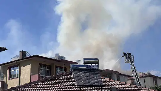 Kayseri'de korkutan çatı yangını