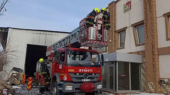 Kayseri'de korkutan fabrika yangını