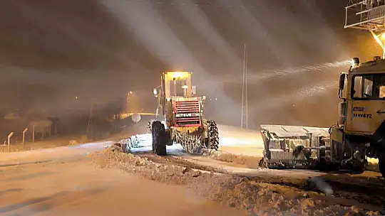 Kayseri'de lapa lapa kar yağdı