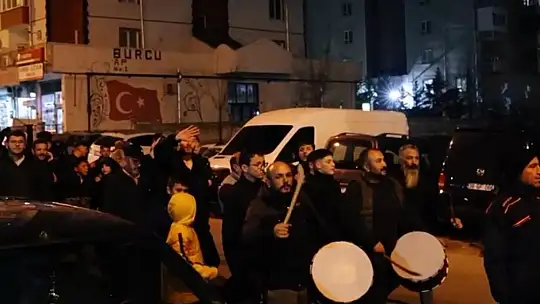 Kayseri'de mahalleliden 'Kabe'de Hacılar' performansı