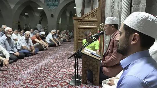 Kayseri'de Mevlit Kandili'nde eller semaya açıldı
