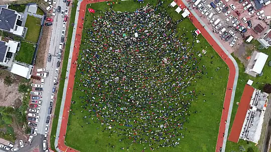 Kayseri'de milli maç heyecanını Talas'ta yaşamak isteyen vatandaşlar alanı doldurdu