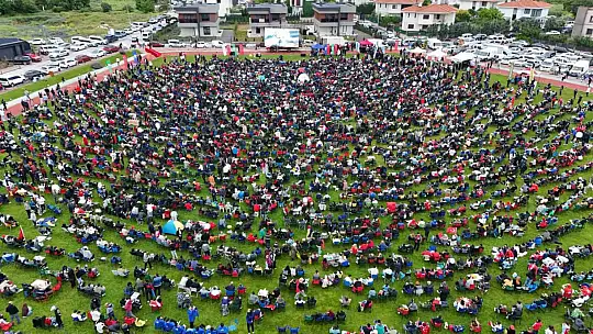 Kayseri'de milli maç heyecanını Talas'ta yaşamak isteyen vatandaşlar alanı doldurdu