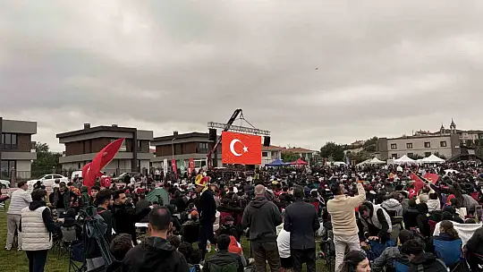 Kayseri'de milli maç heyecanını Talas'ta yaşamak isteyen vatandaşlar alanı doldurdu
