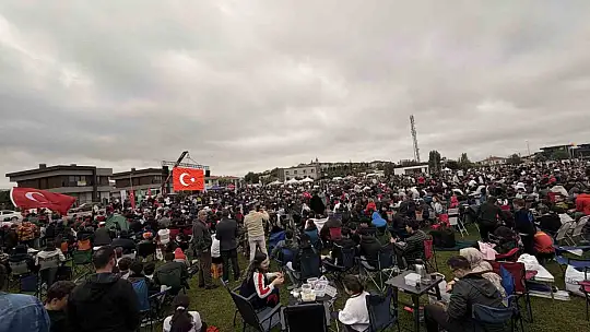 Kayseri'de milli maç heyecanını Talas'ta yaşamak isteyen vatandaşlar alanı doldurdu