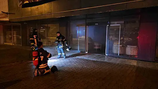 Kayseri'de mobilya mağazasındaki yangında duman hafızlık okuluna sızdı: 5 öğrenci zehirlendi