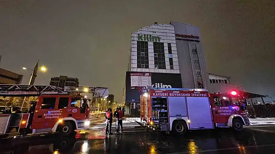 Kayseri'de mobilya mağazasındaki yangında duman hafızlık okuluna sızdı: 5 öğrenci zehirlendi