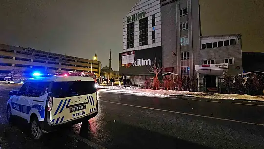 Kayseri'de mobilya mağazasındaki yangında duman hafızlık okuluna sızdı: 5 öğrenci zehirlendi