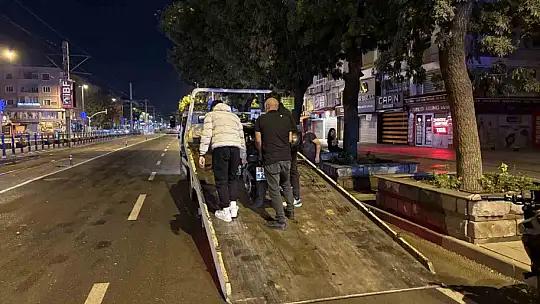 Kayseri'de motosiklet yolun karşısına geçmeye çalışan çocuğa çarptı: 2'si ağır, 3 yaralı