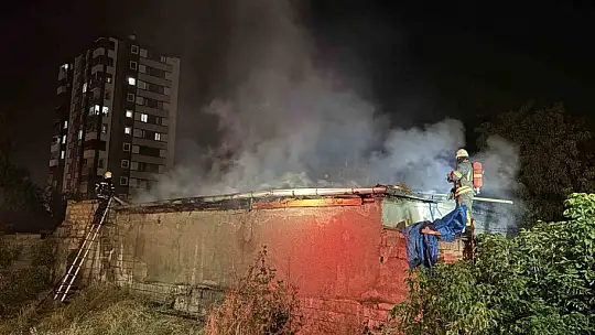 Kayseri'de müstakil ev cayır cayır yandı