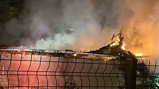 Kayseri'de müstakil ev cayır cayır yandı