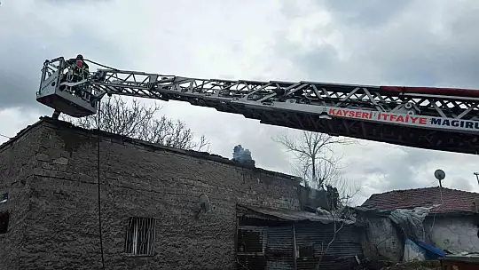 Kayseri'de müstakil evde yangın: 6 aylık bebek hastaneye kaldırıldı