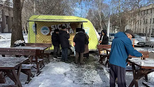 Kayseri'de öğrencilere sıcak çorba ikramı
