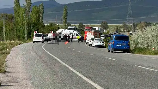 Kayseri'de otomobil ile hafif ticari araç çarpıştı: 1 ölü, 2 yaralı