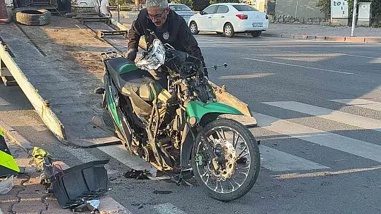 Kayseri'de otomobilin çarptığı motosiklet sürücüsü ağır yaralandı