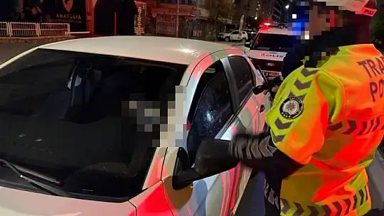 Kayseri'de otomobiliyle uyuyakalan sürücüye 25 bin TL idari para cezası yazıldı