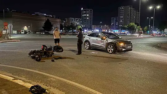 Kayseri'de otomobille çarpışan motosikletin sürücüsü yaralandı