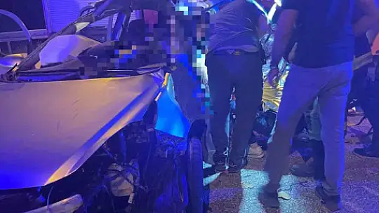 Kayseri'de otomobille hafif ticari araç çarpıştı: 1 ölü, 6 yaralı