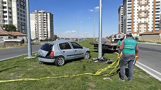 Kayseri'de otomobiller çarpıştı: 2 ölü, 2 yaralı