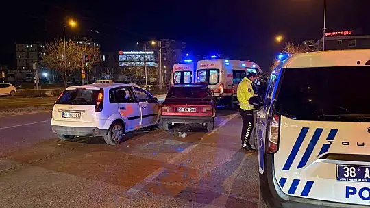 Kayseri'de otomobiller çarpıştı: 1 yaralı