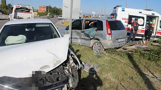 Kayseri'de otomobiller çarpıştı: 1'i ağır 6 yaralı