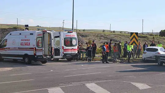 Kayseri'de otomobiller çarpıştı: 1'i ağır 6 yaralı