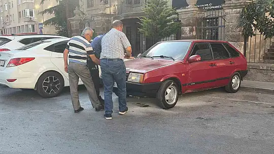 Kayseri'de park halindeki otomobilde yangın