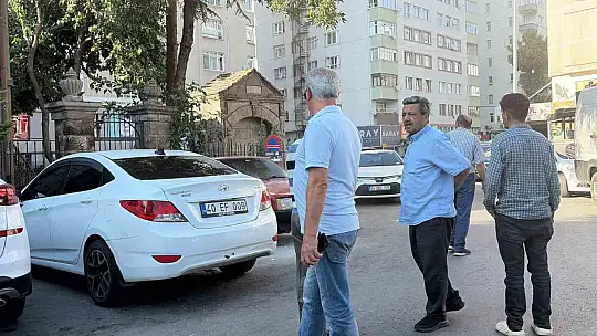 Kayseri'de park halindeki otomobilde yangın