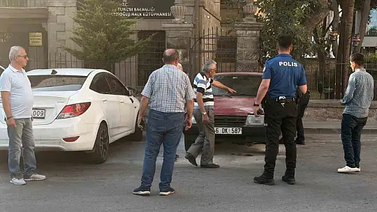 Kayseri'de park halindeki otomobilde yangın
