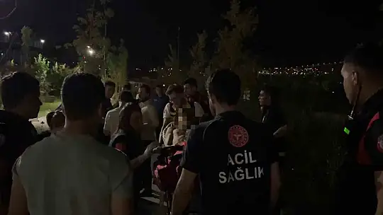 Kayseri'de parkta bıçaklı kavga: 1'i ağır, 3 yaralı